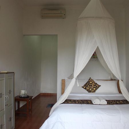 Kusuma Abiakta Sea Side Lembongan Hotel Buitenkant foto